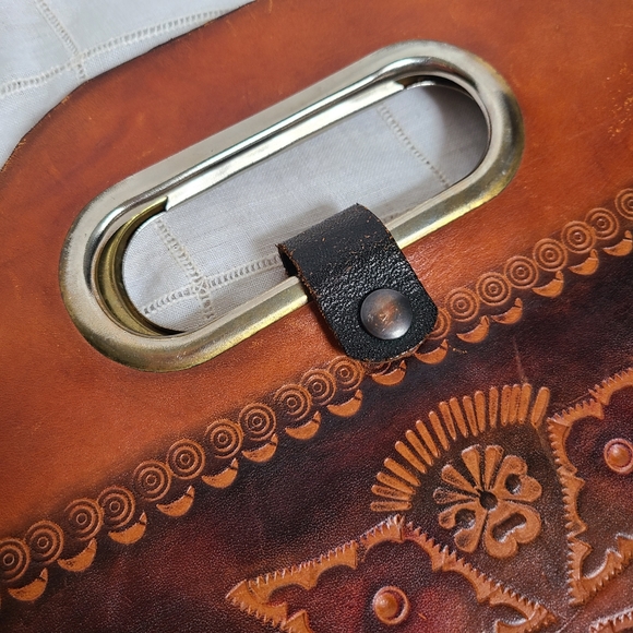 HANDMADE - Embossed leather purse - Picture 6 of 8